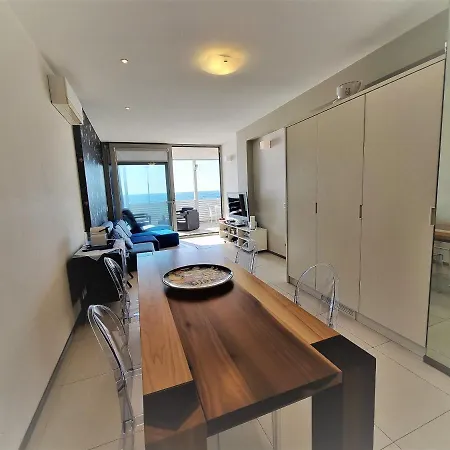 Minzoni Tony アパート ガリポリ