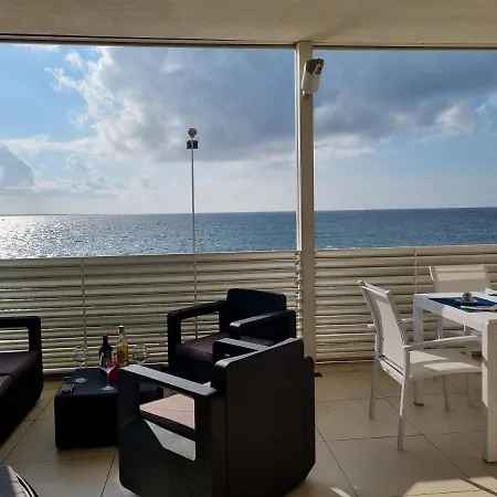 アパート Minzoni Tony *