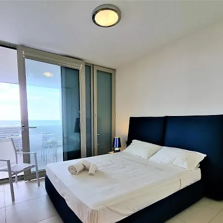 アパート Minzoni Tony