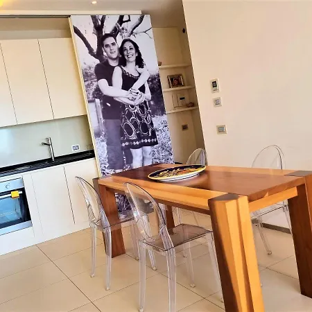 Minzoni Tony アパート *