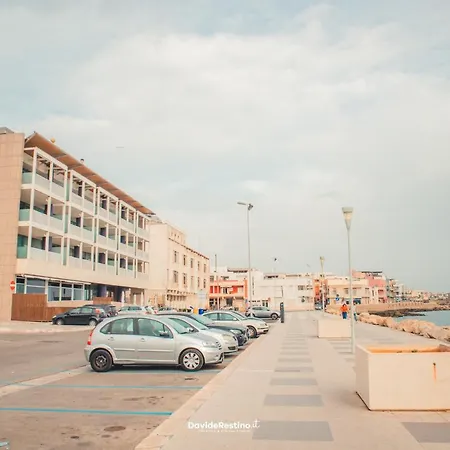 Minzoni Tony アパート *