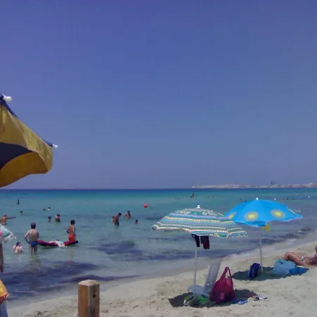 Minzoni Tony アパート