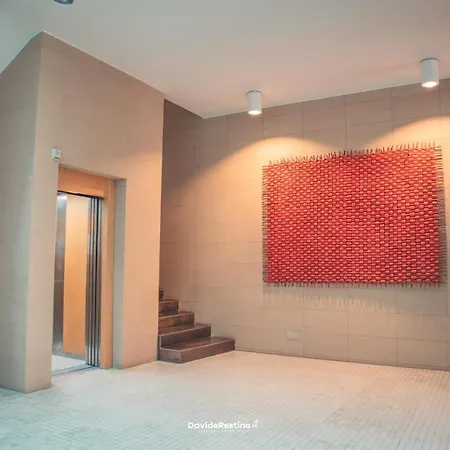 Minzoni Tony アパート